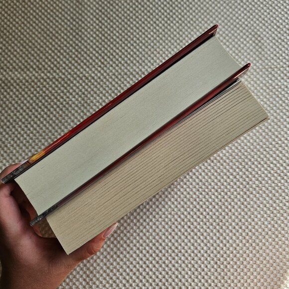 Divergent (Paperback) & Allegiant (Hardcover) - Veronica Roth - Books 1 & 3 - Picture 3 of 5